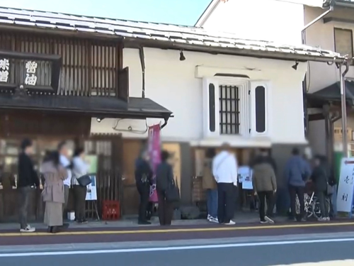 そば店には行列も！