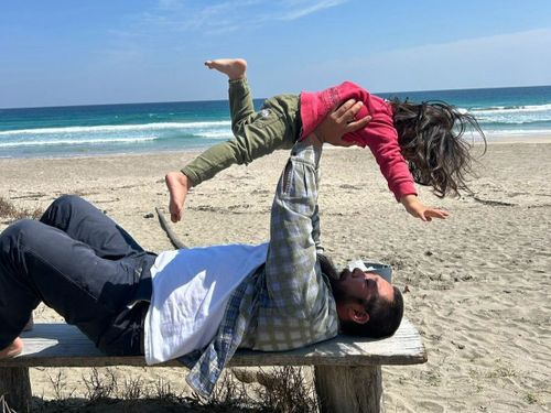 移住のきっかけとなった大岐の浜と家族で過ごす日々
