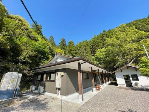 美郷と、：湖畔の美郷レイクランド内。温泉施設もあります