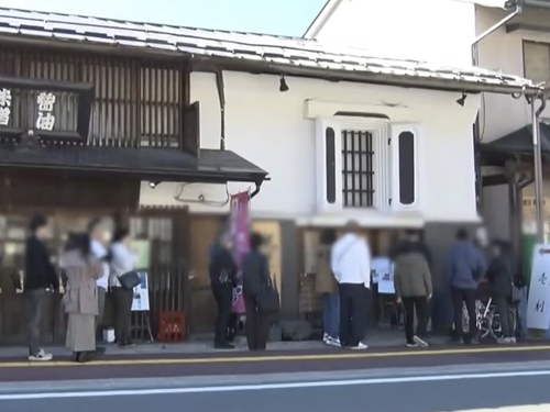 そば店には行列も！