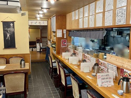 近所の常連さんも旅の途中のお客さまも、ホッとひと息つけるお店です