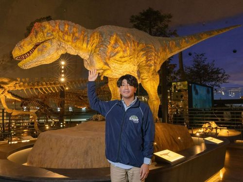 動くティラノサウルスロボはすごい迫力です。襲いかかることはありません。ご安心を！