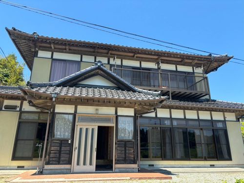 空き家の現地調査などを行います。