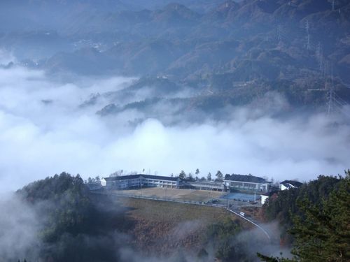 雲の上の学び舎