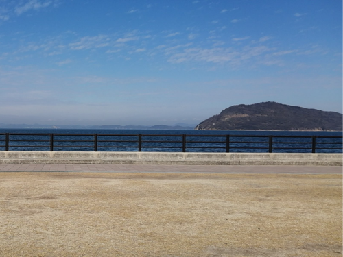 瀬戸内海を眺めつつゆっくり散歩
