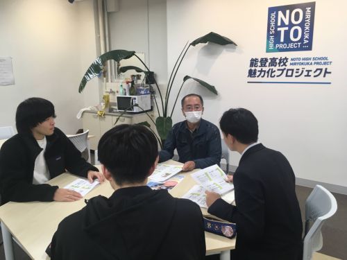 総探の授業で地域の方にインタビュー