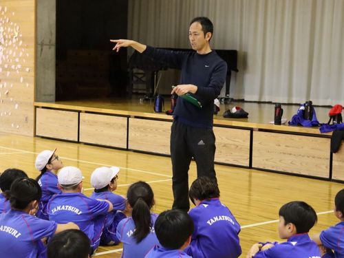 放課後の運動教室では、運動が苦手な子も楽しんでスポーツに取り組んでいます