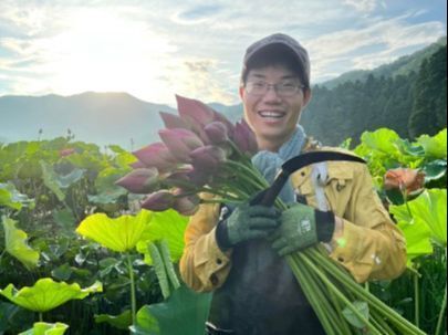 地方移住９年目。複業の一コマ（花ハス収穫）