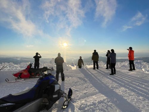 絶景風景と厳冬時期ならではの樹氷を望むパウダースノーサファリ