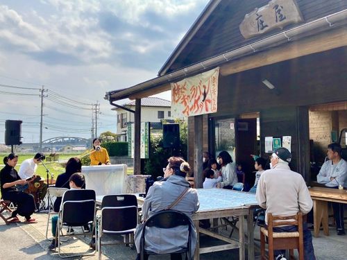 コミュニティースペース庄屋では地域内外の人でマーケットや演奏会などイベントも開催