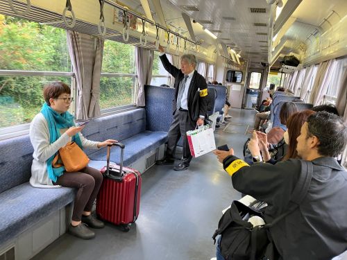特別な機材をそろえる必要はなく、スマホ1台で撮影・編集できる内容を学びます。