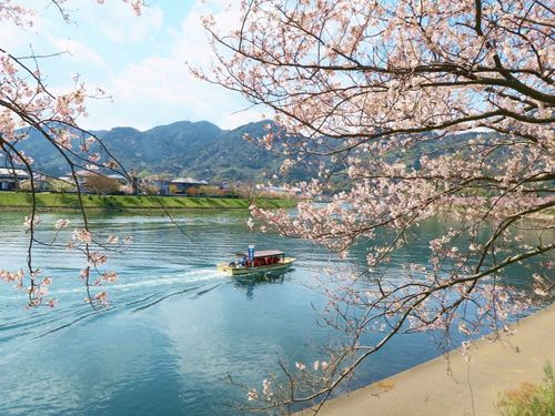 自然豊かな町で四季折々の景観を楽しめます！