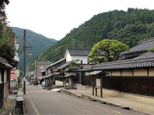 歴史の重なりを感じられる智頭宿