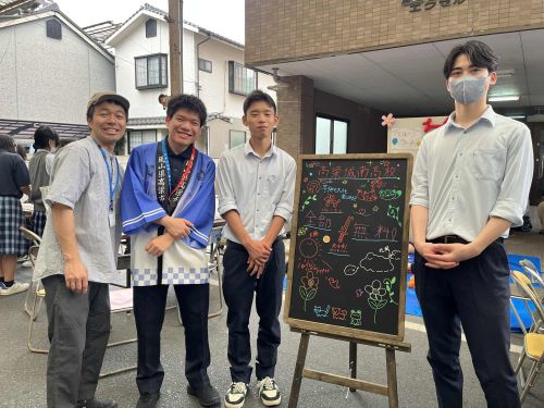 生徒と一緒に地域のイベントに参加して、実業系高校ならではの出店をします