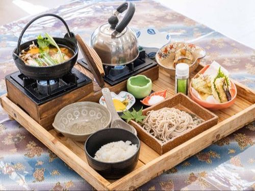 農薬を使用せず、栽培からそば打ちまでを一貫して行う自家製「のんたそば」