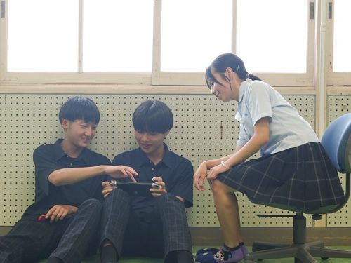 画面を挟んで会話が弾む。この光景を、全世代の地域住民との間に広げていきたいです。