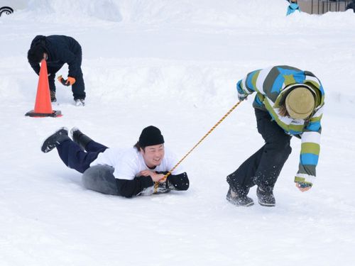 ウィンターフェスでの雪上人力ばんばの様子