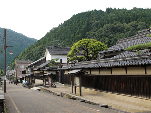 歴史の重なりを感じられる智頭宿