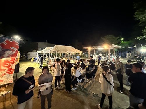 「こつまみバル」屋外ブースの様子。キッチンカーや周辺地域の飲食店も参加できる。