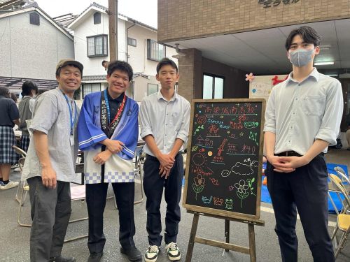 生徒と一緒に地域のイベントに参加して、実業系高校ならではの出店をします