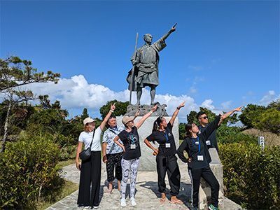 【歴史スポット】尚円王御庭公園（しょうえんおううなーこうえん）にて