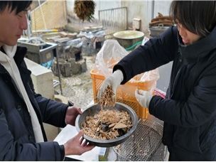 地元木材を利用した燻製づくり
