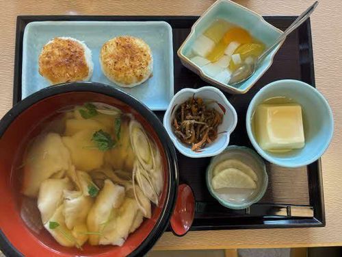 花巻の郷土料理　ひっつみ（道の駅「石鳥谷」りんどう亭大食堂）