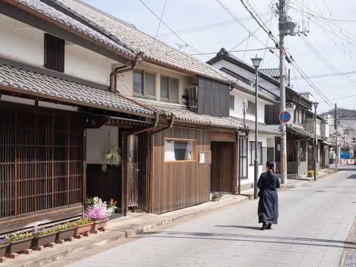 METATE HOJOの外観と町並み