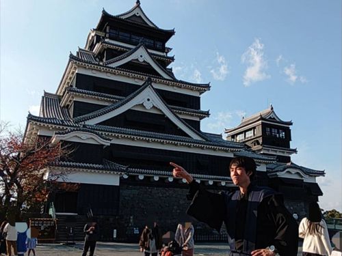 「わしは、かつての百姓を目指すぜよ」（熊本城にて。消防団で旅行に行きました。）