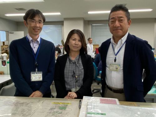 企画広報課の和田さん（左）、都市計画課の粥川さん（中）と篠田さん（右）