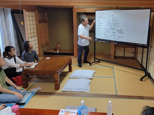 座学も大変アットホームで、古民家で開催（笑）