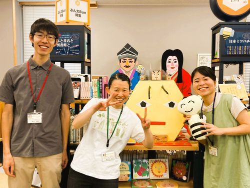 左から「時おこす司書」「飛び出す司書」「エディトリアル司書」