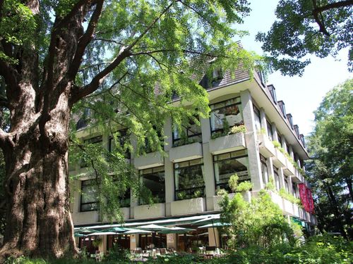 緑に囲まれた森のレストラン「日比谷松本楼」