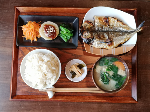 朝めしあるべの定食