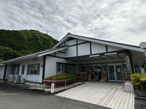 こちらは萩阿武川温泉ふれあい会館の入り口。評判の温泉は動画でみることができます。