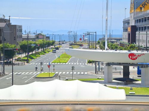JR蒲郡駅ホームからも海が見えます。
