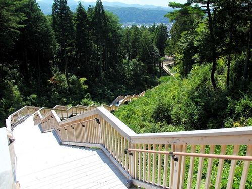 全長360mの空中回廊からは、山々を一望できます。