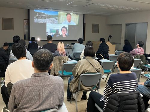 授業は基本オンライン。全9日間のうち3日間は、参加者が会場に集合して受講します