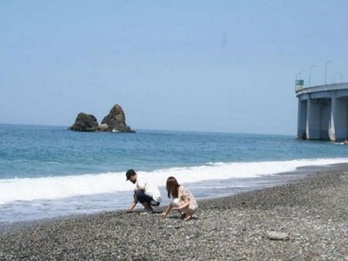 目の前の海外でヒスイ探しのできる道の駅