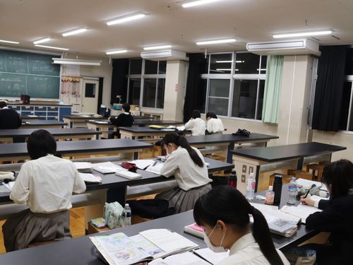 放課後、高校内の教室でゆずも塾が開講!