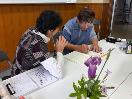 日本語サロンでの学習の様子
