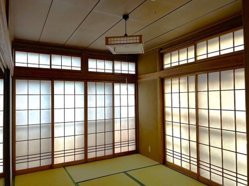 1階の手前は洋室、奥の部屋が和室になっています。