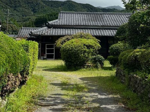 立派なお庭のある古民家