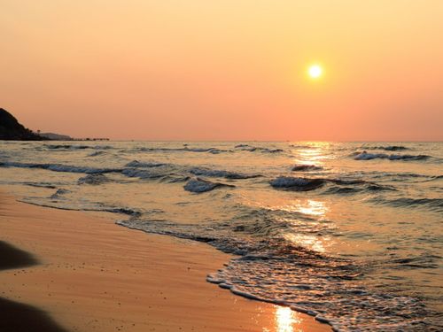 日本海に沈む夕日も、このまちの風景のひとつ。