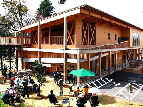 松の落葉を燃やして、羽釜で御飯を炊くイベントも開催【あいうえおの杜】