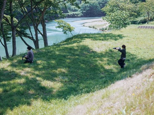 円山川沿いでの昼食。但馬の自然を堪能できる環境です。