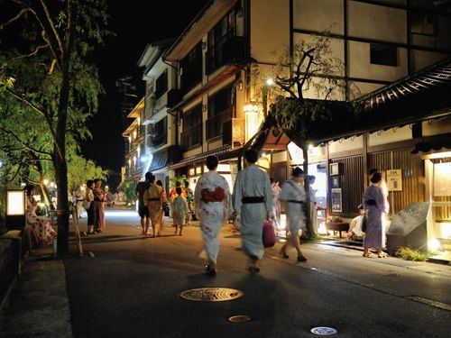 漕艇場のすぐ近くにある情緒豊かな日本有数の温泉地・城崎温泉