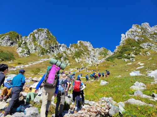 登山客でにぎわう夏の駒ヶ根