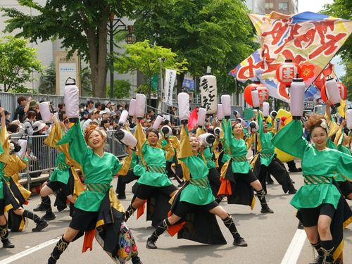 お祭りに沸く街も、私たちが守る"当たり前"の一つです。