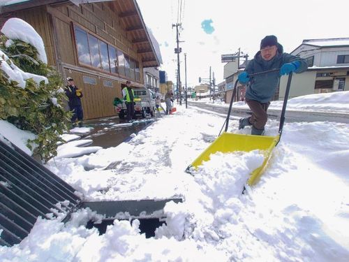 雪国の除雪のリアル?町の除雪ボランティアさんが指導してくれます